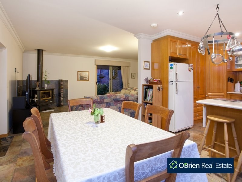 67 Edrington Park Drive, Berwick VIC 3806