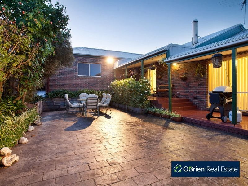 67 Edrington Park Drive, Berwick VIC 3806