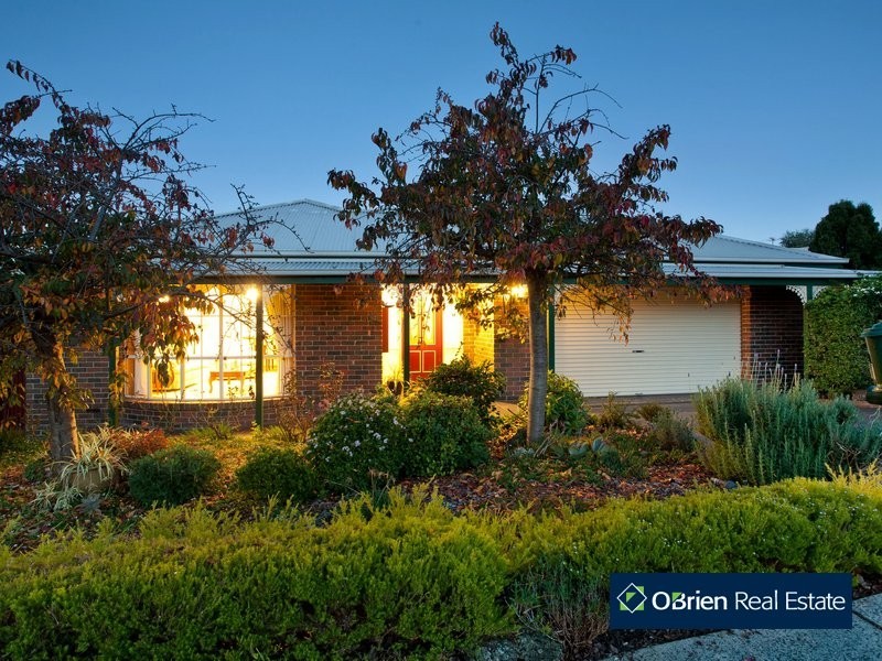 67 Edrington Park Drive, Berwick VIC 3806