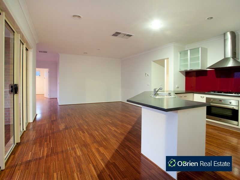 5 Strahan Close, Berwick VIC 3806