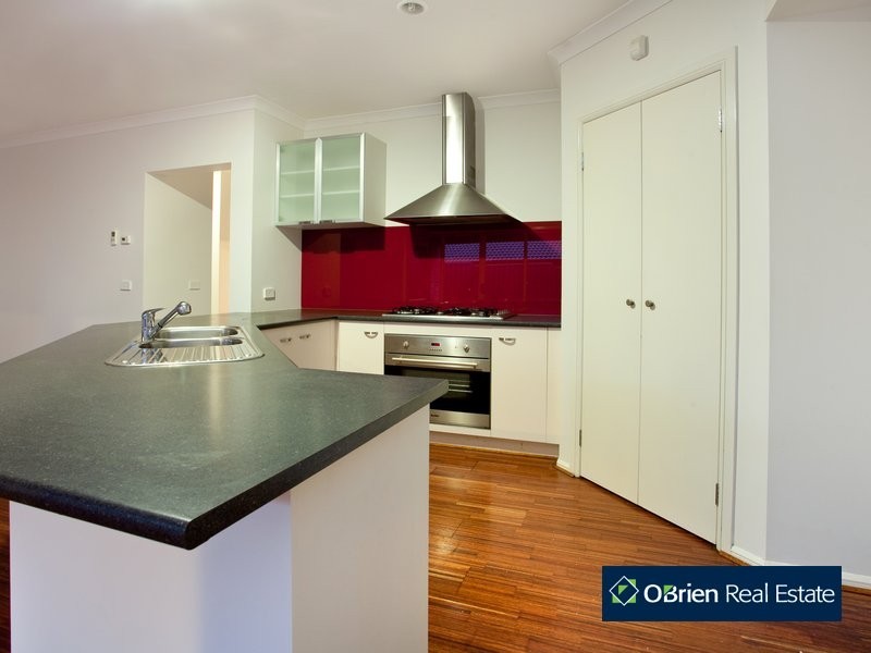 5 Strahan Close, Berwick VIC 3806