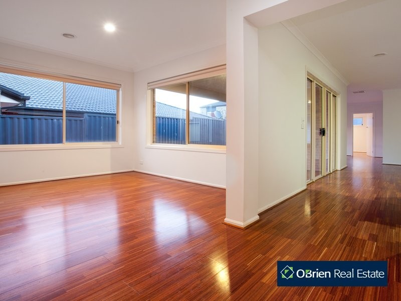 5 Strahan Close, Berwick VIC 3806