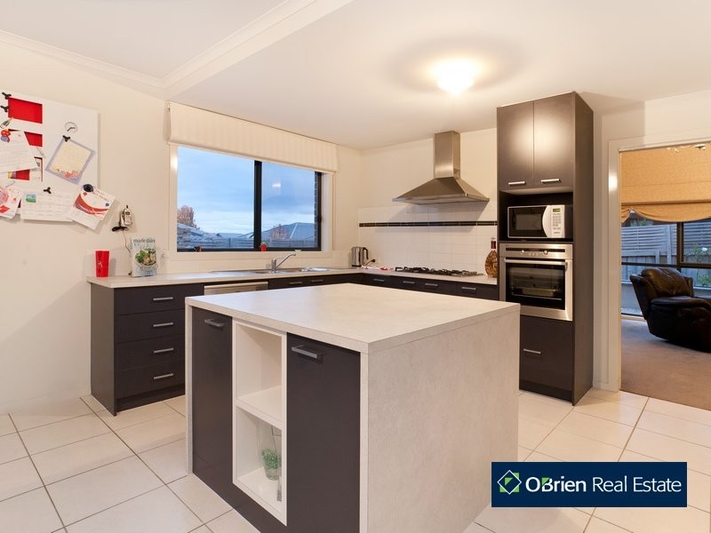 8 Northgate Drive, Berwick VIC 3806