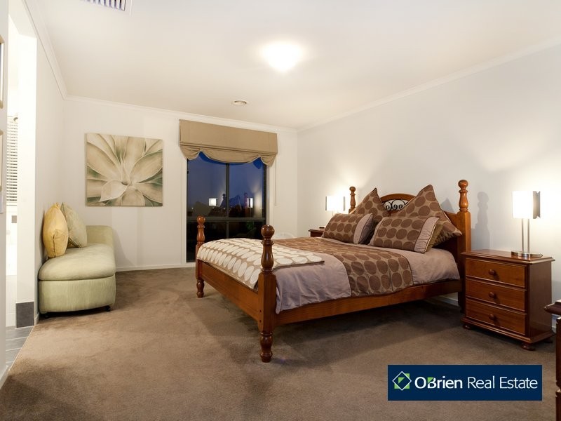 8 Northgate Drive, Berwick VIC 3806