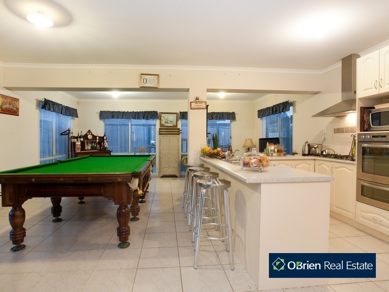 4 Jeune Grove, Berwick VIC 3806