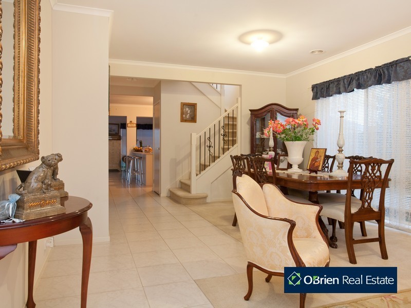 4 Jeune Grove, Berwick VIC 3806