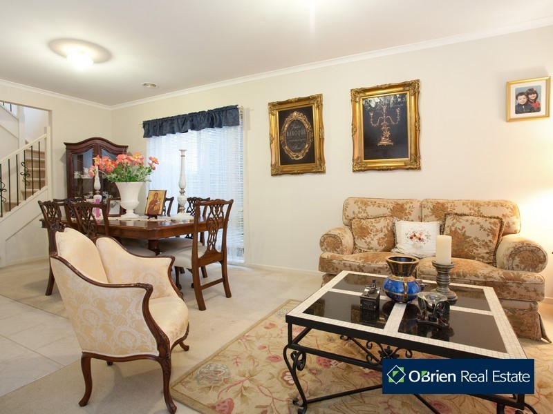 4 Jeune Grove, Berwick VIC 3806