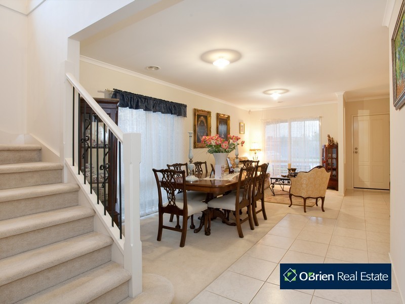 4 Jeune Grove, Berwick VIC 3806