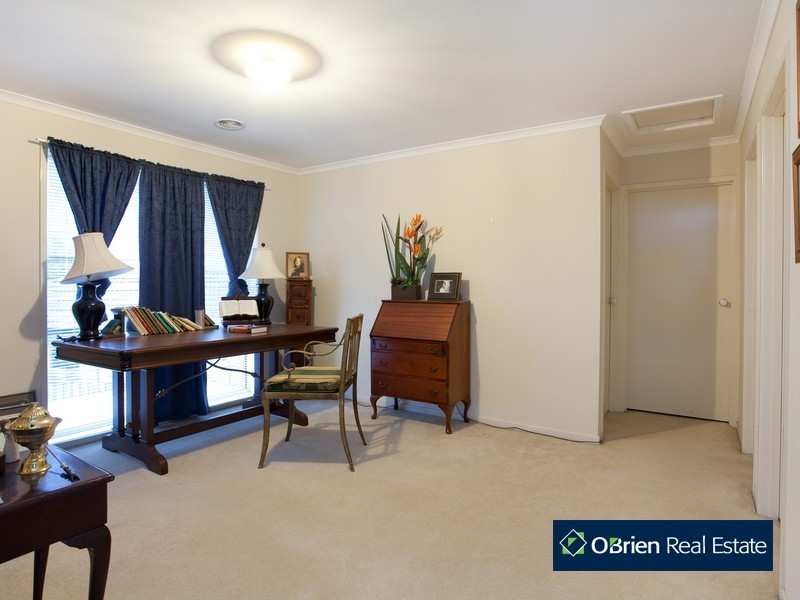 4 Jeune Grove, Berwick VIC 3806