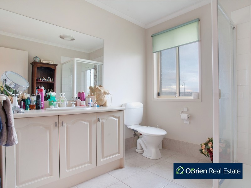 4 Jeune Grove, Berwick VIC 3806