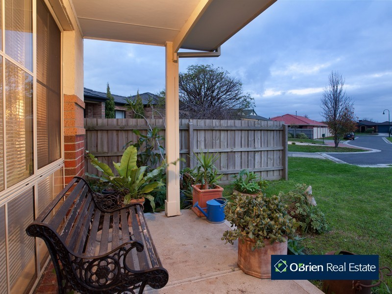 4 Jeune Grove, Berwick VIC 3806