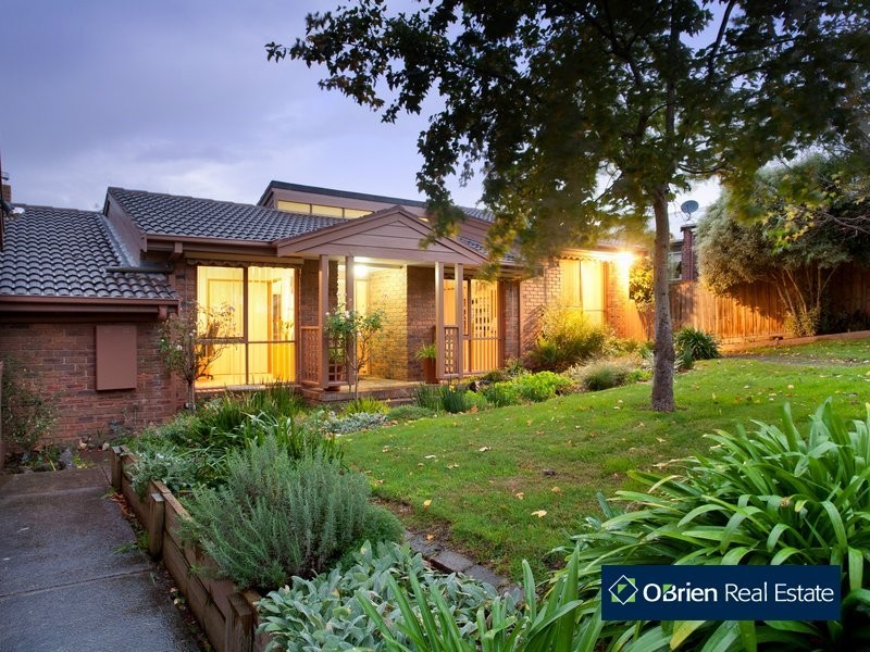 69 Edrington Park Drive, Berwick VIC 3806