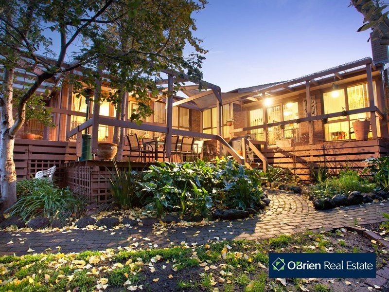 69 Edrington Park Drive, Berwick VIC 3806