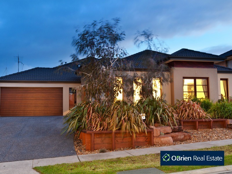 9 Lawton Grove, Berwick VIC 3806
