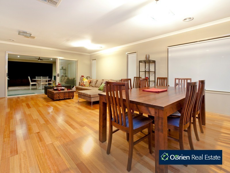 9 Lawton Grove, Berwick VIC 3806