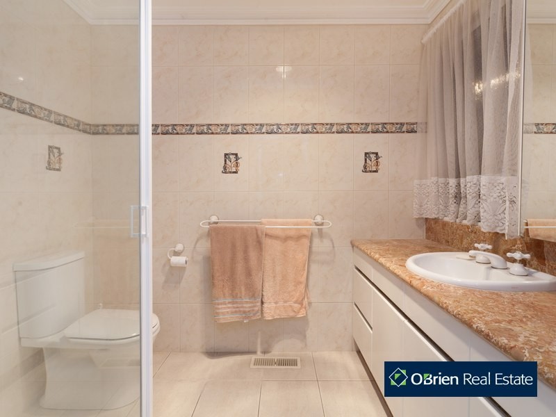 27 John Fawkner Drive, Endeavour Hills VIC 3802