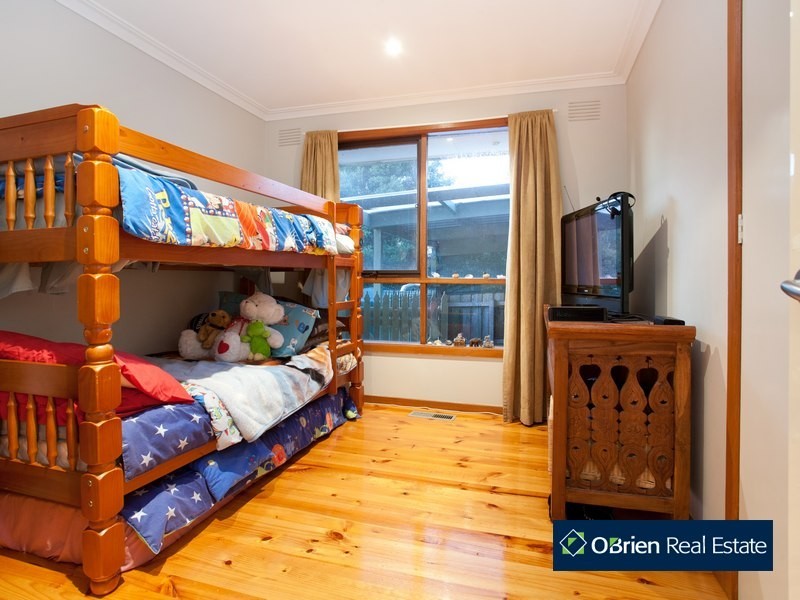 27 John Fawkner Drive, Endeavour Hills VIC 3802