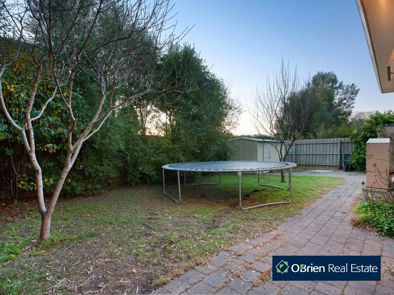 27 John Fawkner Drive, Endeavour Hills VIC 3802