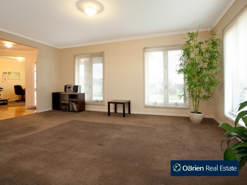 69 Viewgrand Drive, Berwick VIC 3806