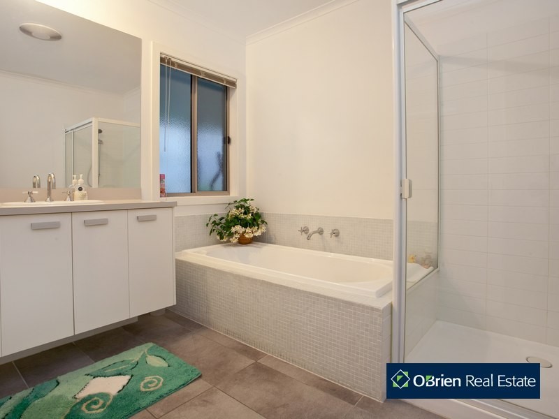 69 Viewgrand Drive, Berwick VIC 3806