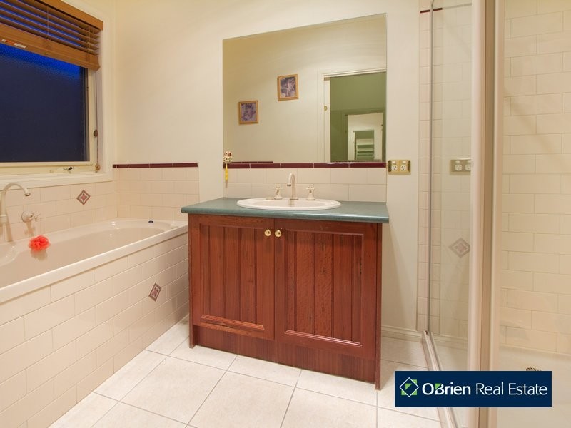 5 Lynch Court, Berwick VIC 3806