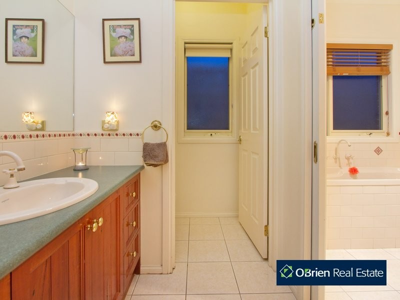 5 Lynch Court, Berwick VIC 3806