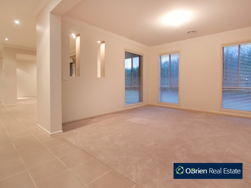 105 Skyline Way, Berwick VIC 3806