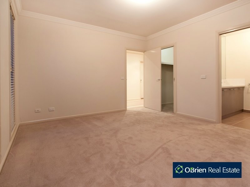 105 Skyline Way, Berwick VIC 3806