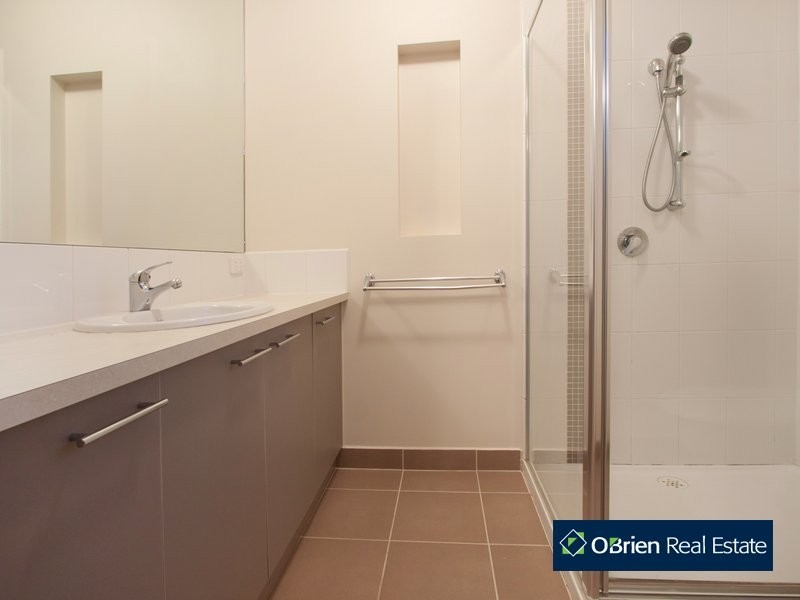 105 Skyline Way, Berwick VIC 3806