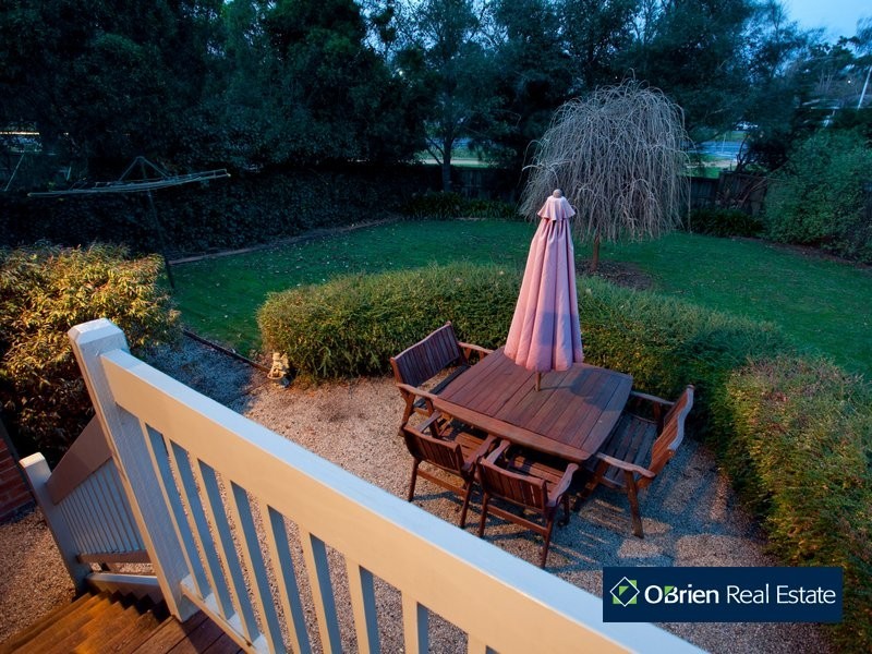 18 McKay Close, Berwick VIC 3806
