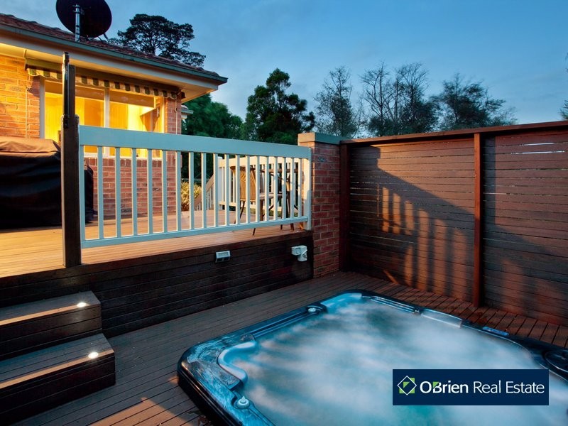 18 McKay Close, Berwick VIC 3806