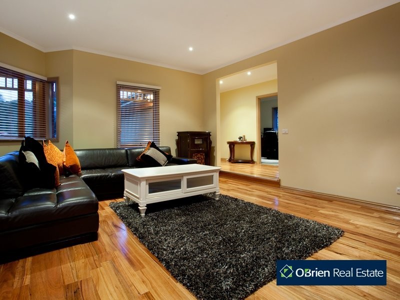 18 McKay Close, Berwick VIC 3806