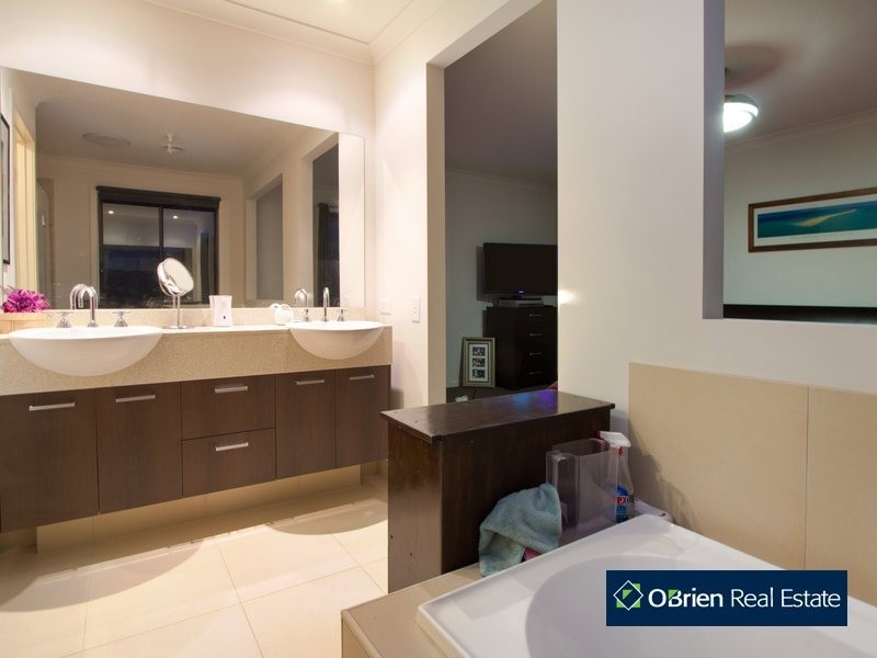 2 Norris Grove, Berwick VIC 3806