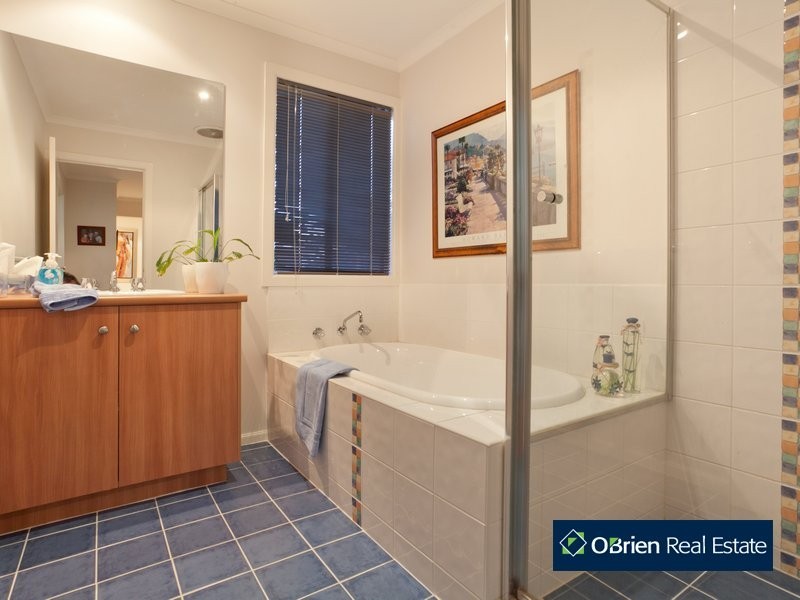 6 Harford Close, Lynbrook VIC 3975