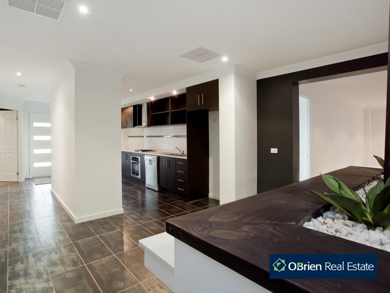 9 Minak Close, Narre Warren South VIC 3805