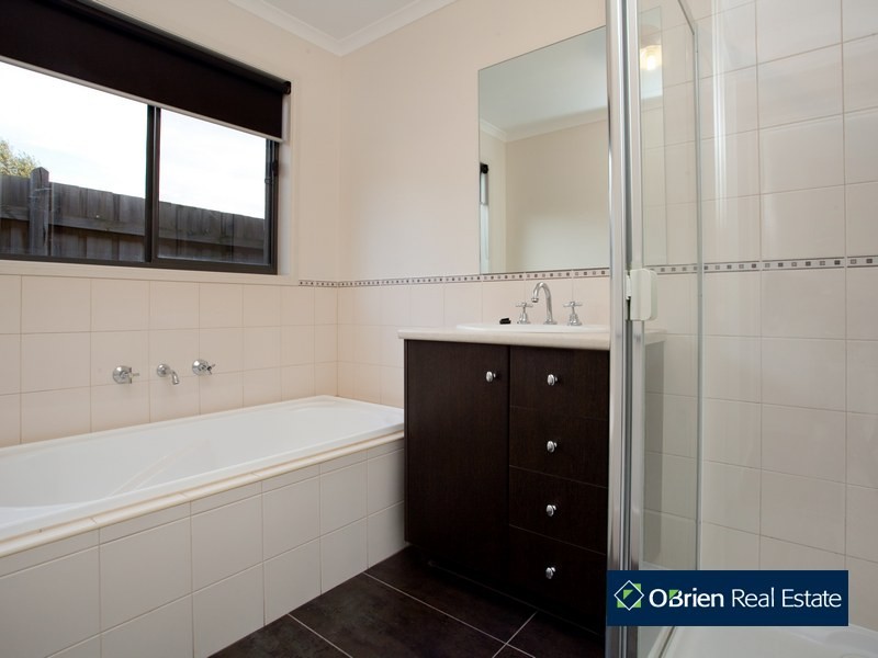 9 Minak Close, Narre Warren South VIC 3805