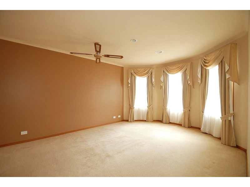 75 Streeton Way, Berwick VIC 3806