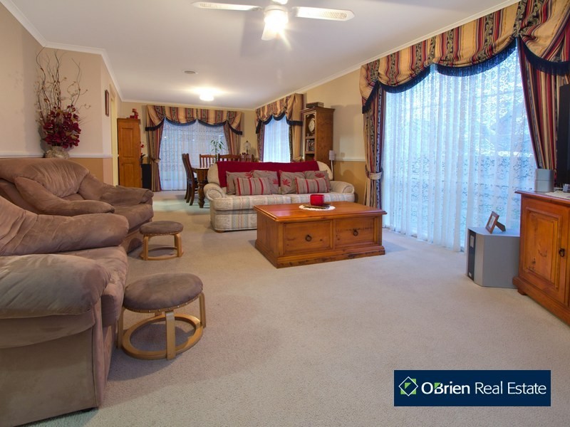 14 Delhuntly Rise, Narre Warren South VIC 3805