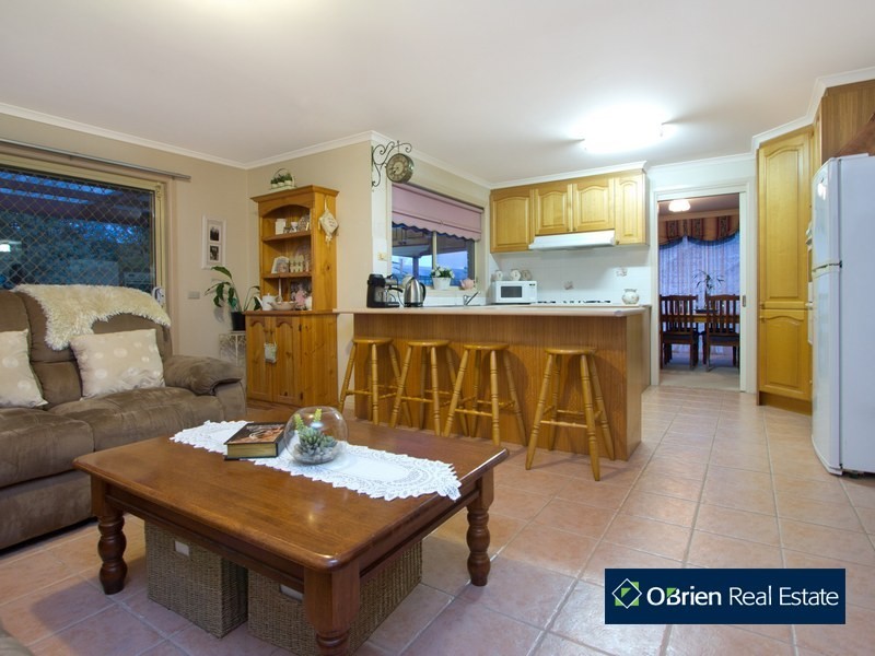 14 Delhuntly Rise, Narre Warren South VIC 3805