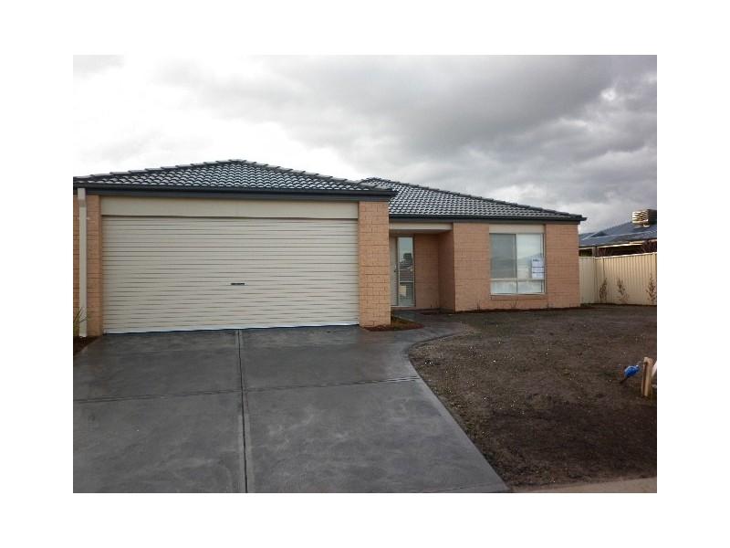 36 Bluehills Boulevard, Pakenham VIC 3810