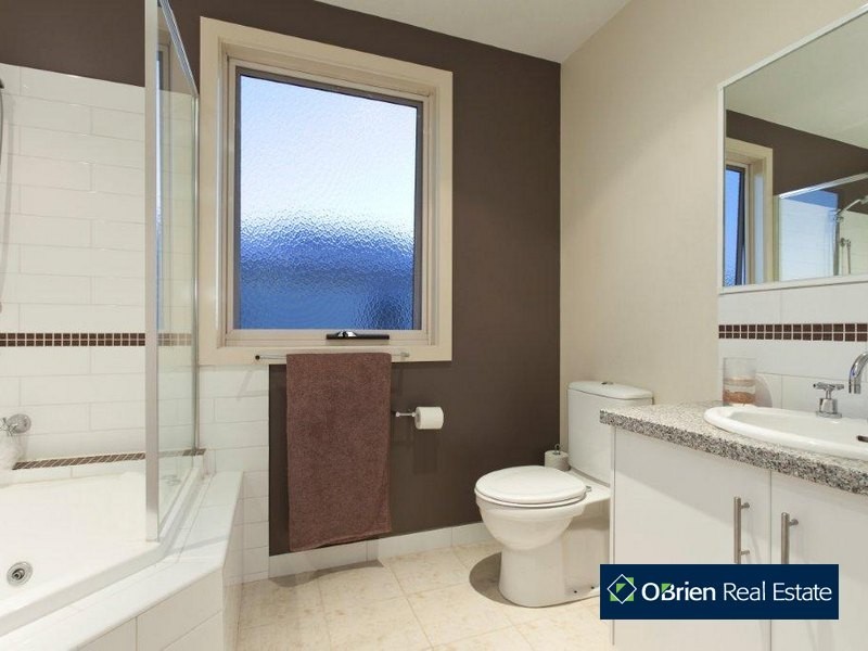 21 Flinders Chase, Pakenham VIC 3810