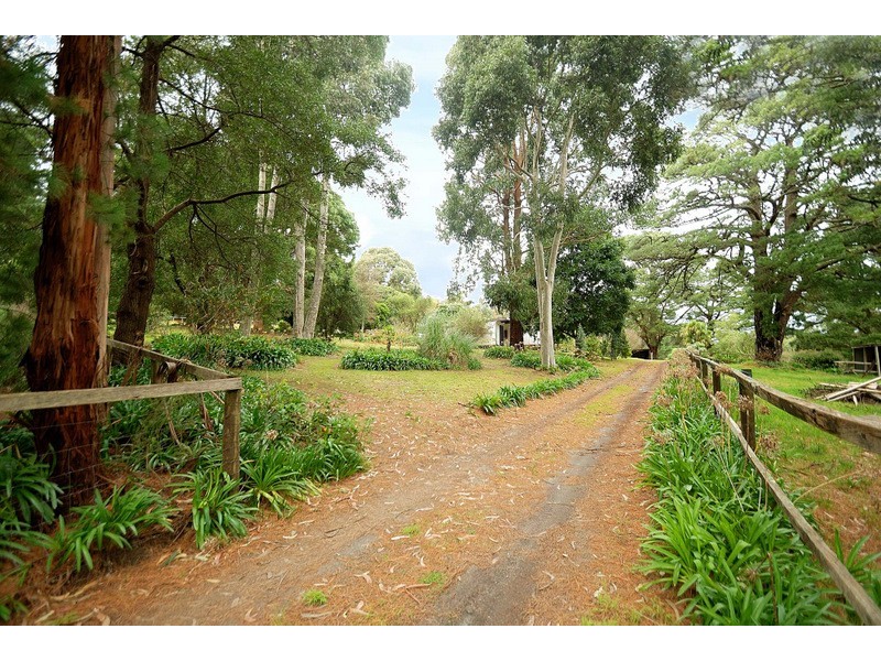 105 Lewis Road, Beaconsfield Upper VIC 3808