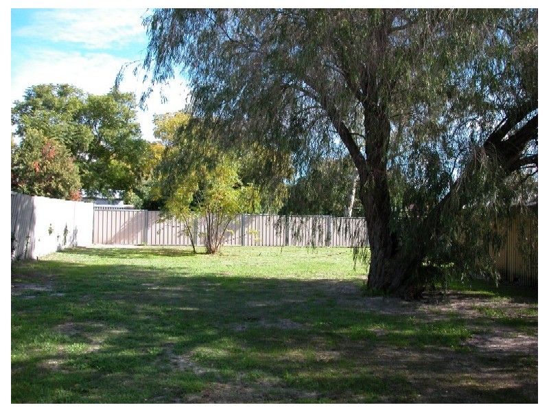29 Thornlie Ave, Thornlie WA 6108