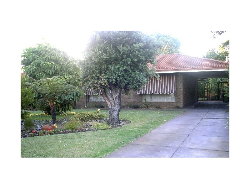 11 Penhurst Court, Thornlie WA 6108