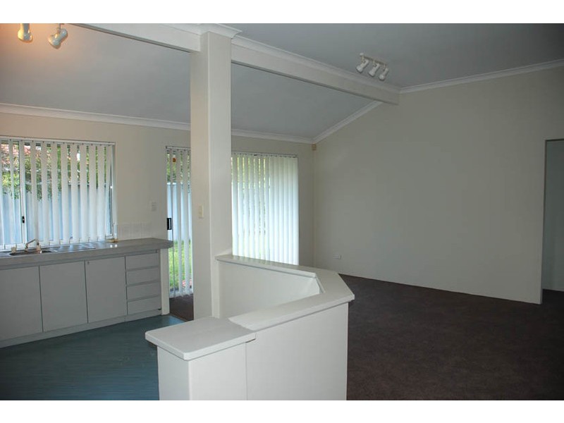 15 Ursuline Vista, Queens Park WA 6107