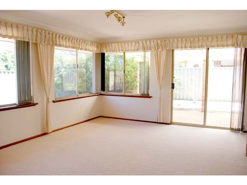 1 McKivett Crescent, Leeming WA 6149