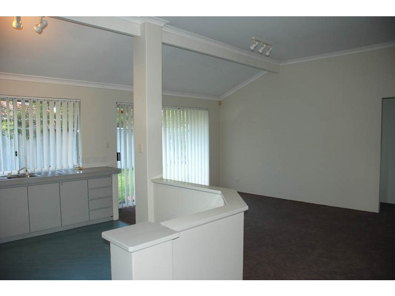 15 Ursuline Vista, Queens Park WA 6107
