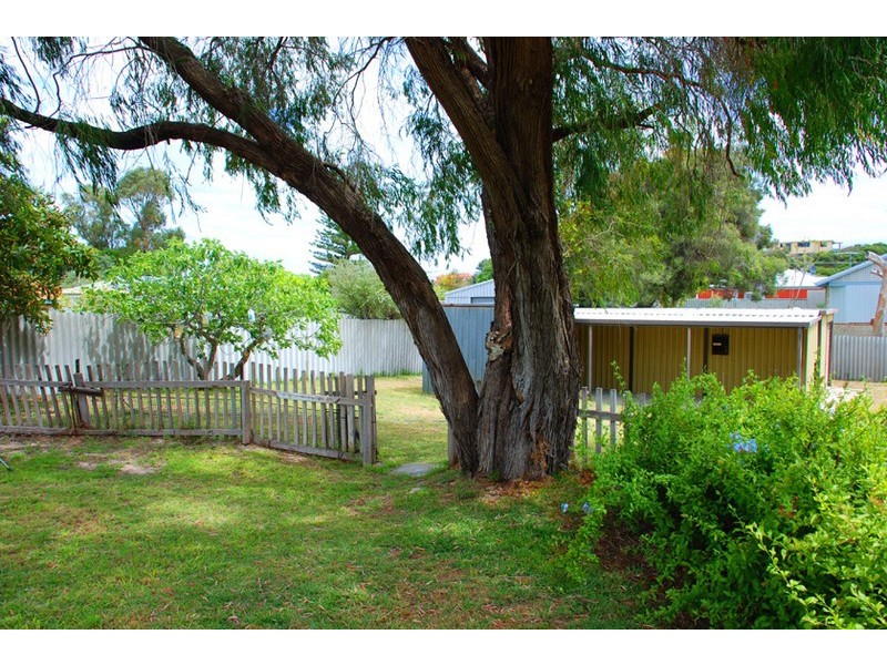 15 Farrington Road, Warnbro WA 6169
