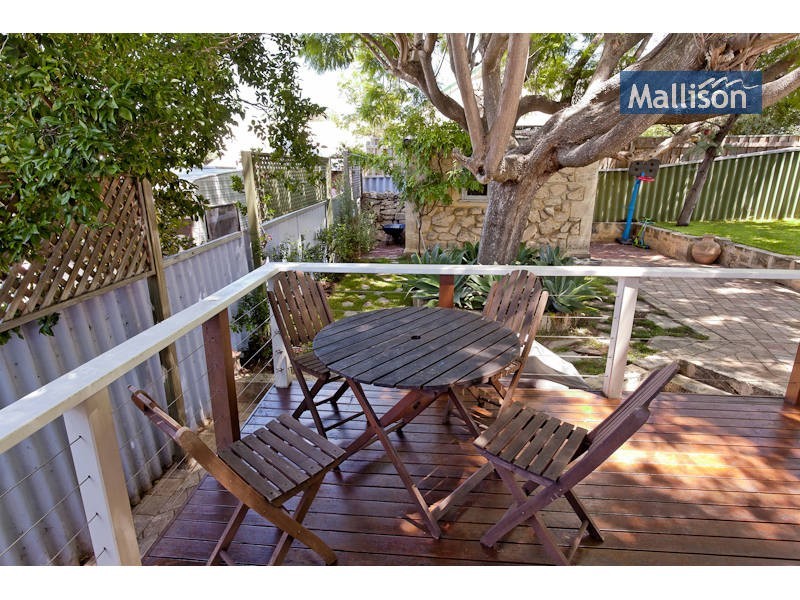 17a  Instone Street, Hilton WA 6163