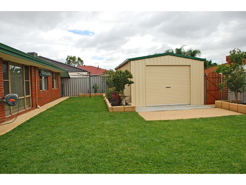 28 Cardiff Loop, Huntingdale WA 6110